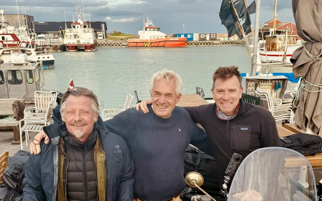 Ewan McGregor og Charley Boorman lægger vejen forbi Klap Hesten